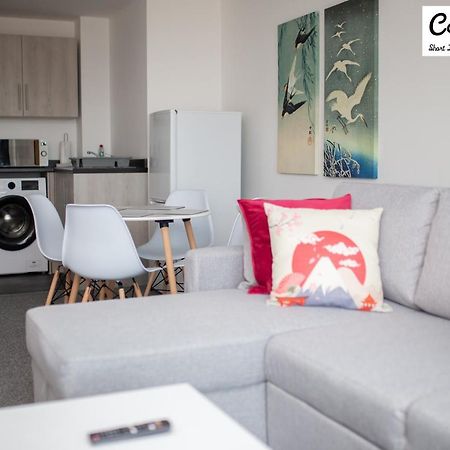 Cocooonstays Short Lets & Accommodation สลาว ภายนอก รูปภาพ