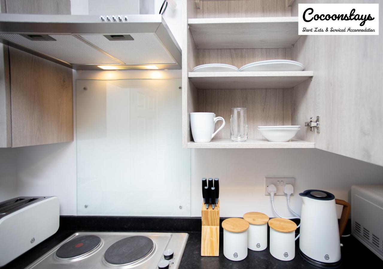 Cocooonstays Short Lets & Accommodation สลาว ภายนอก รูปภาพ