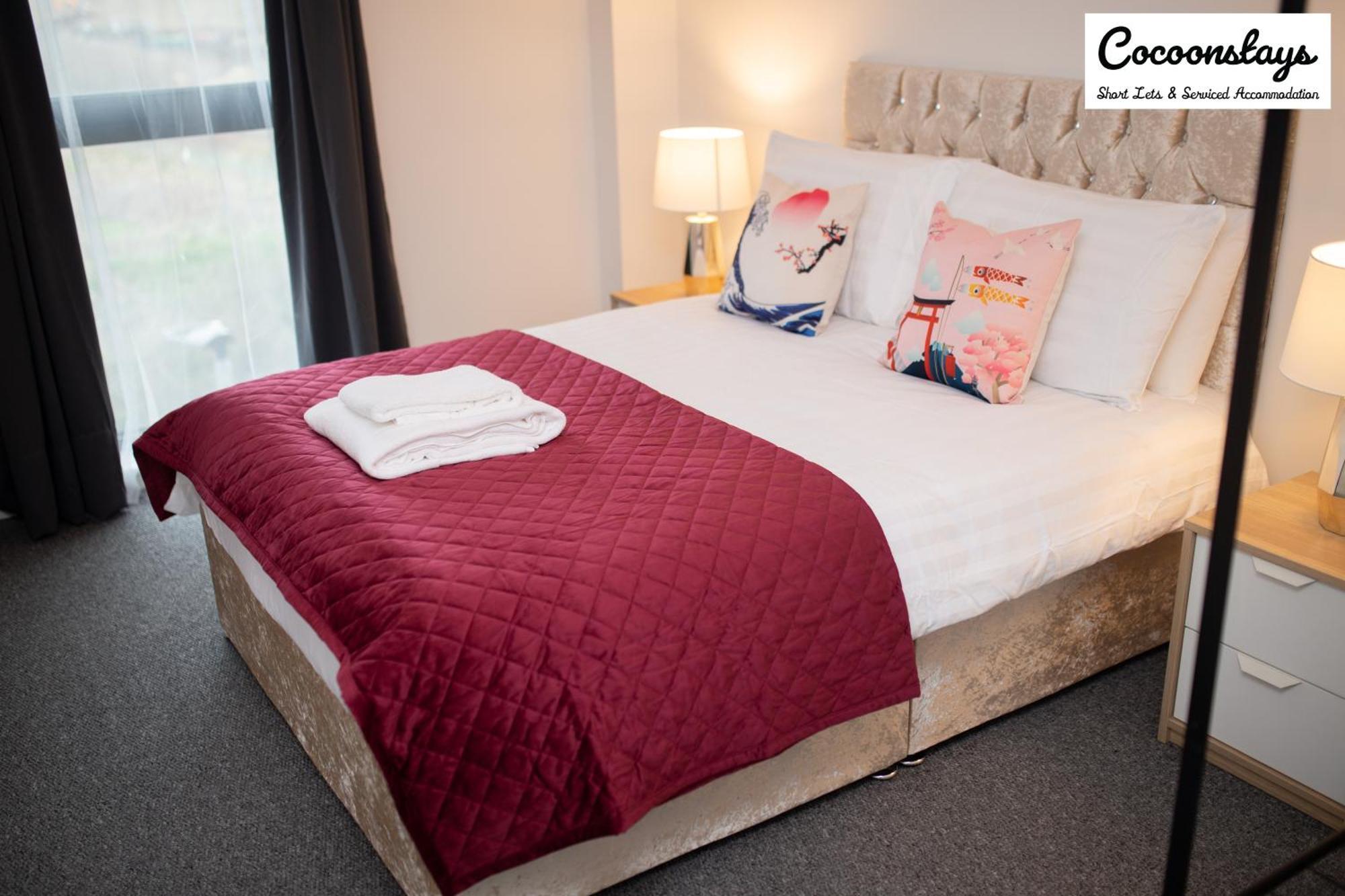 Cocooonstays Short Lets & Accommodation สลาว ภายนอก รูปภาพ